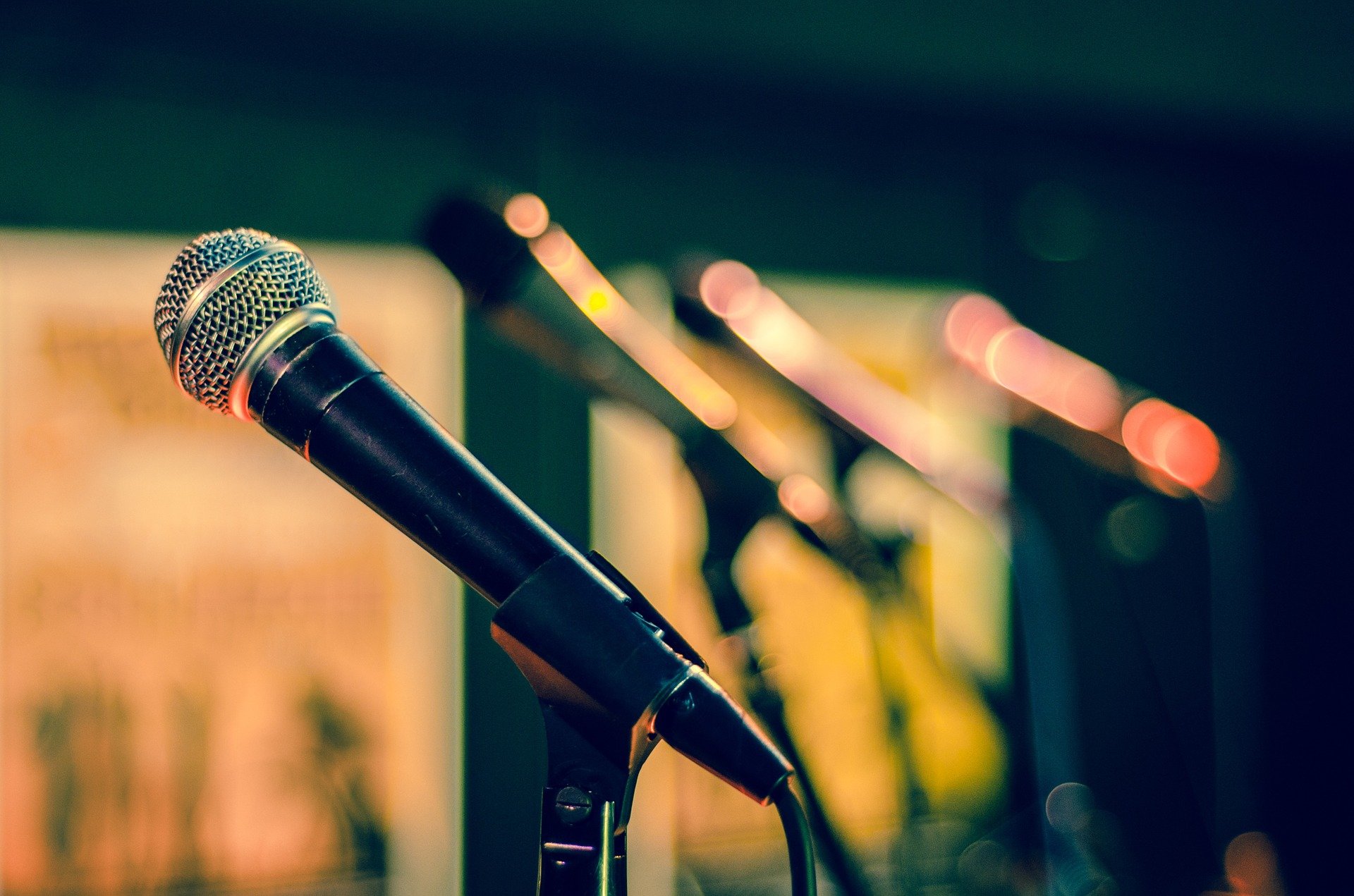 mic-g566d13274_1920.jpg